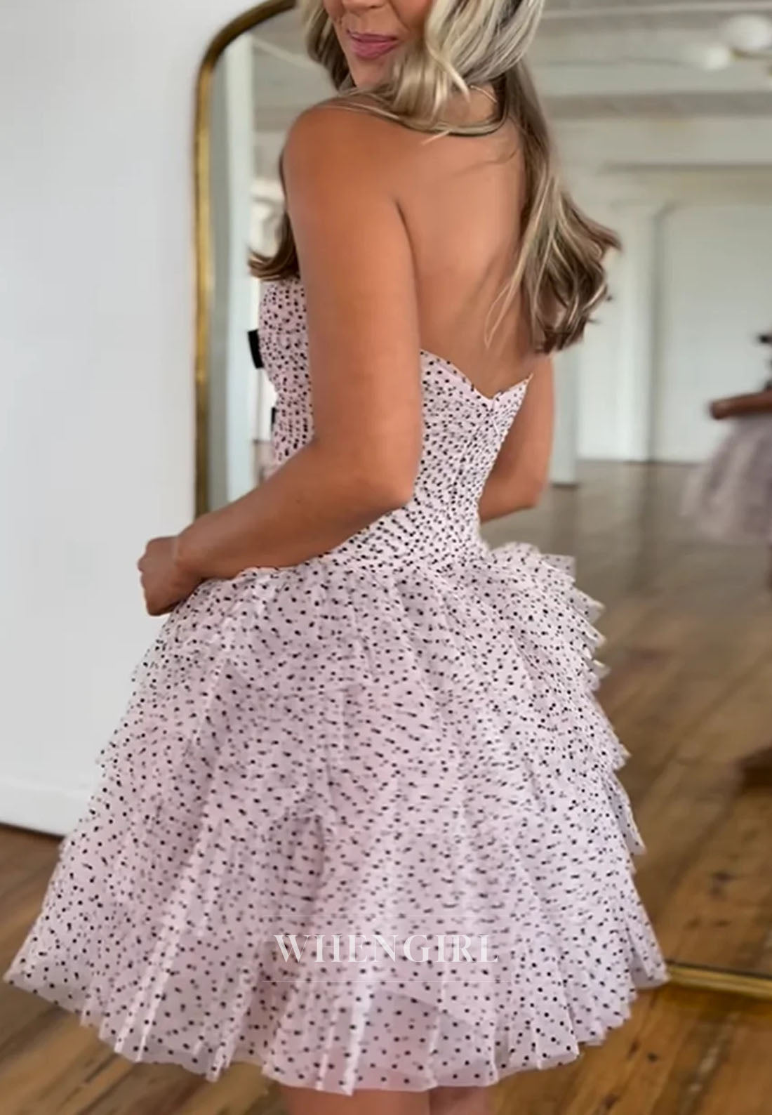 A-Line Sweetheart Sleeveless Cut Out Bowknots Back Zipper Short Homecoming Dress