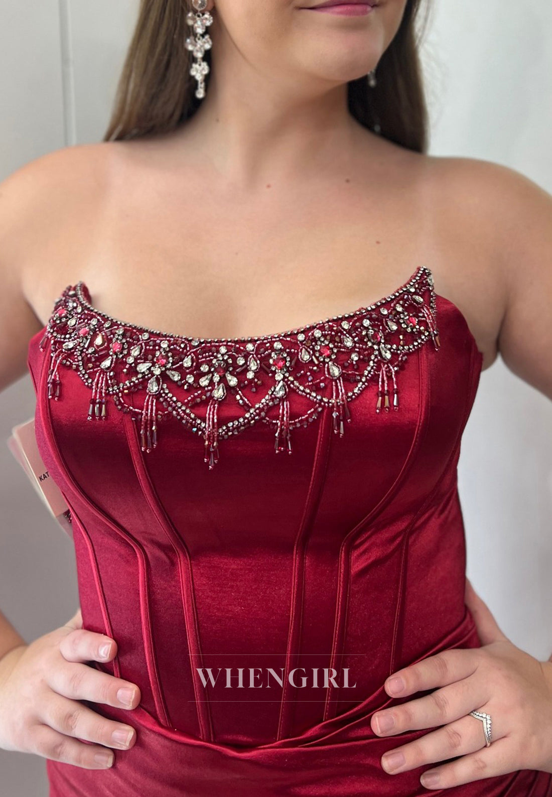 Burgundy Bateau Neck Sleeveless Beaded Pleated Sheath Back Zipper Short Homecoming Dress