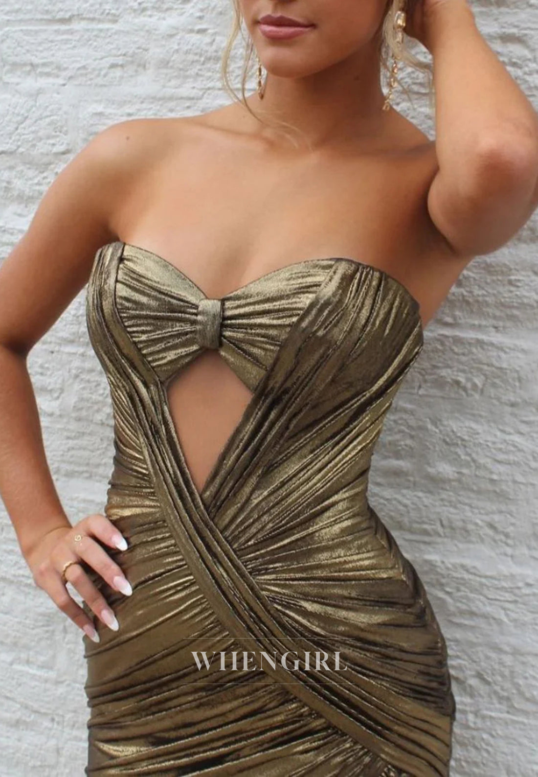 Sweetheart Sleeveless Cut Out Pleated Sheath Back Zipper Short Homecoming Dress