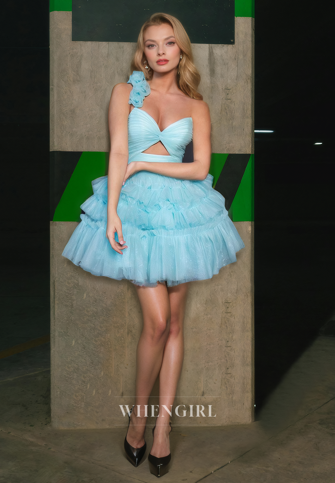 A-Line Strapless Straps Sleeveless Tulle Tiered Pleated Lace Up Homecoming Dress