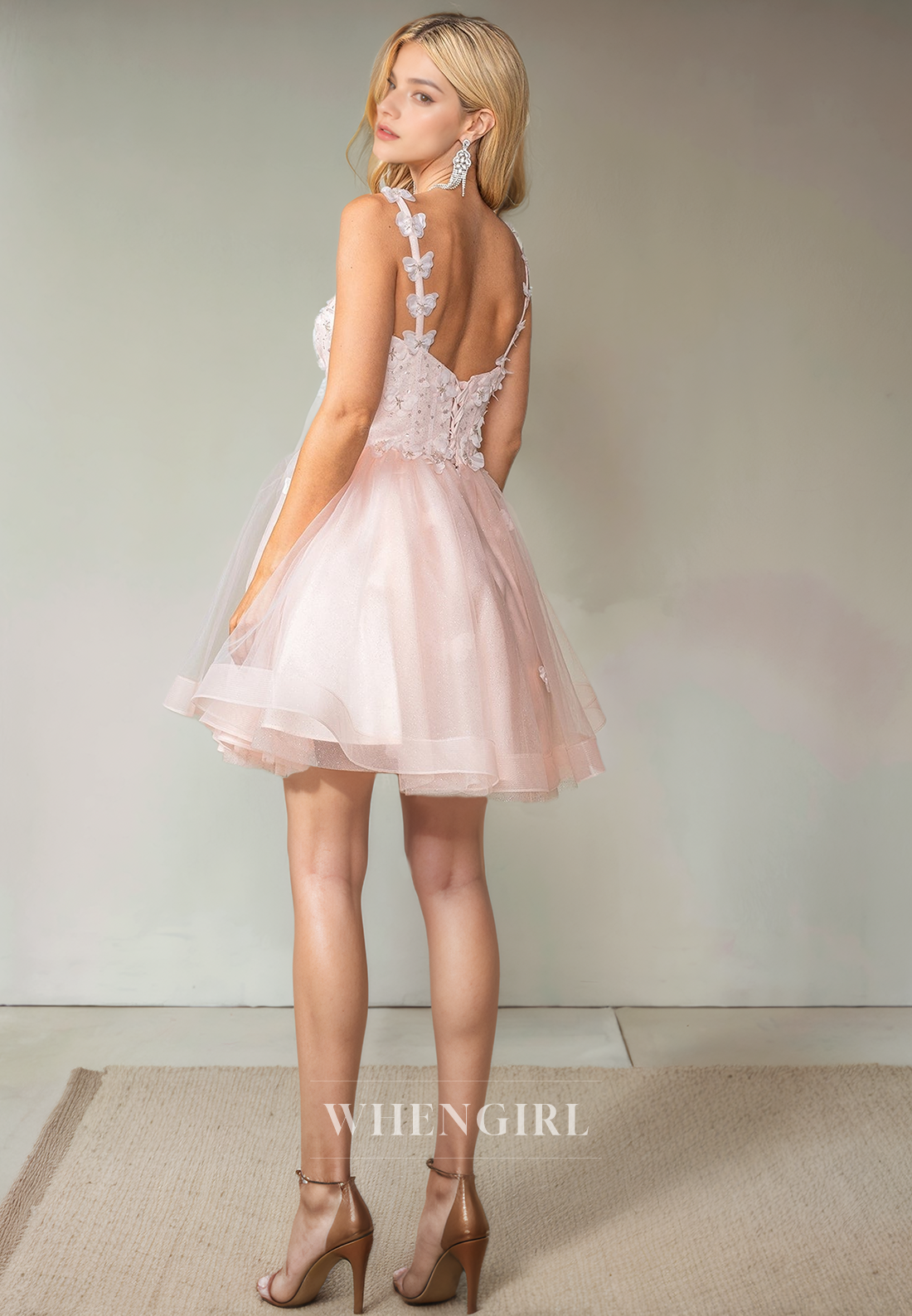 A-Line V Neck Straps Sleeveless Appliques Tulle Back Zipper Homecoming Dress