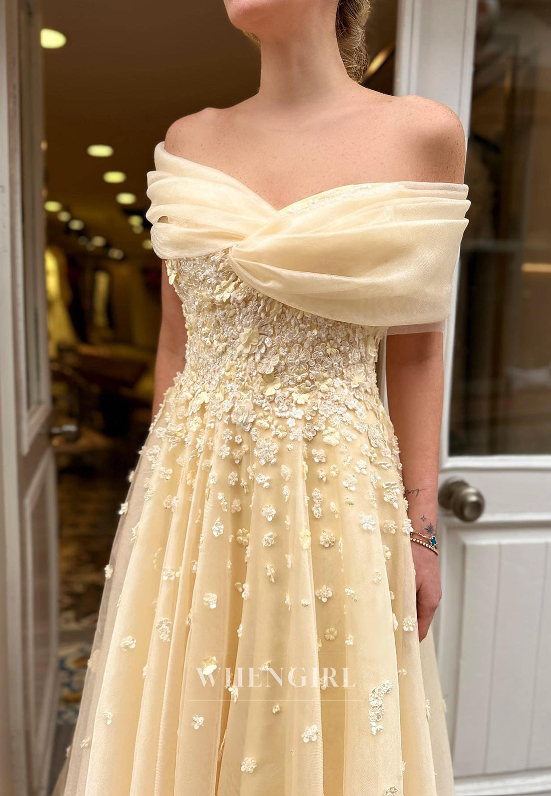 A-line Floor Lenth Pleated Tulle Sleeveless Floral Appliqued Wedding Dress