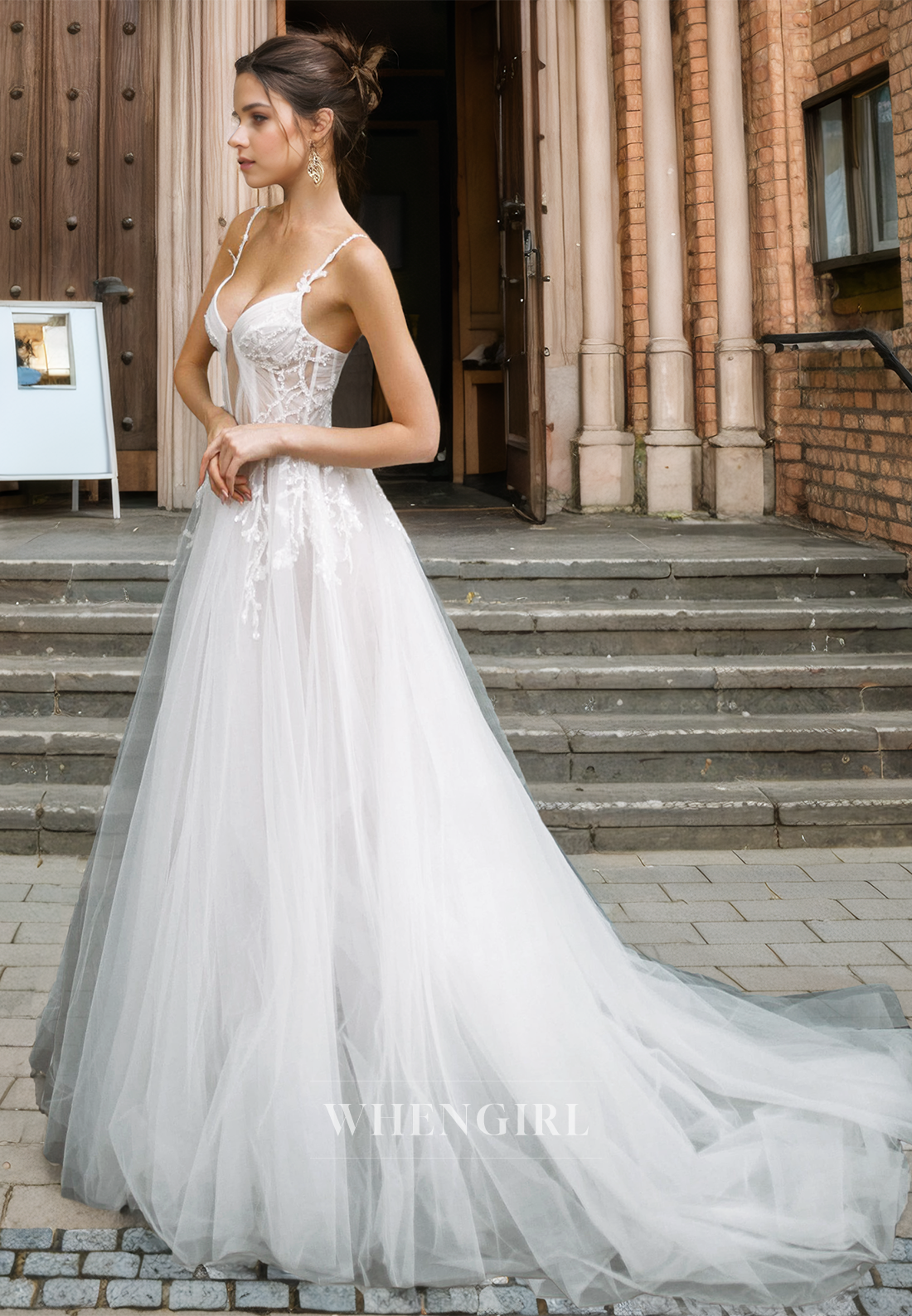Elegant A-Line Spaghetti Straps Sweetheaert Appliques Beaded Lace Wedding Dress with Train