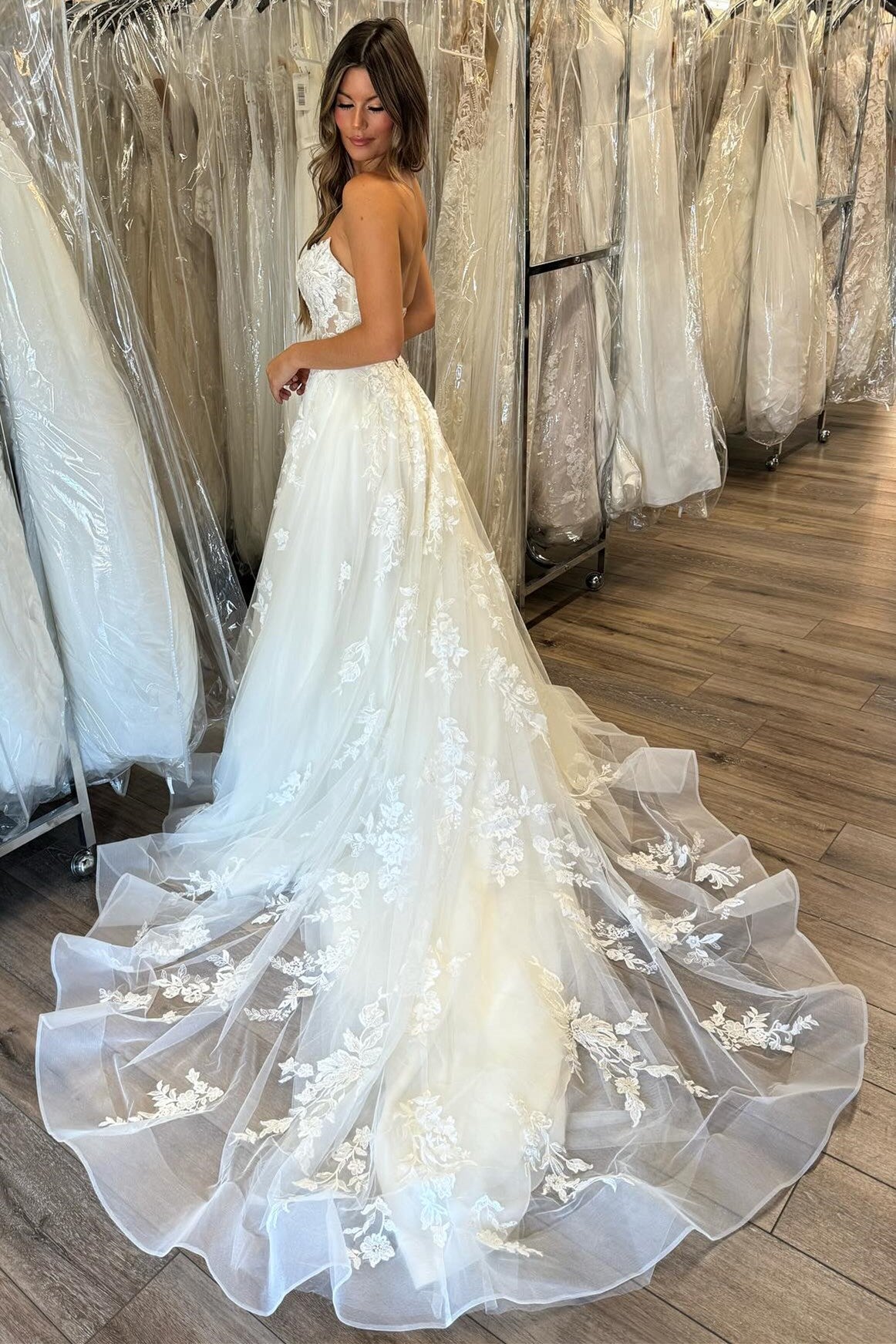 White Tulle Appliques Sweetheart Long Bridal Gown