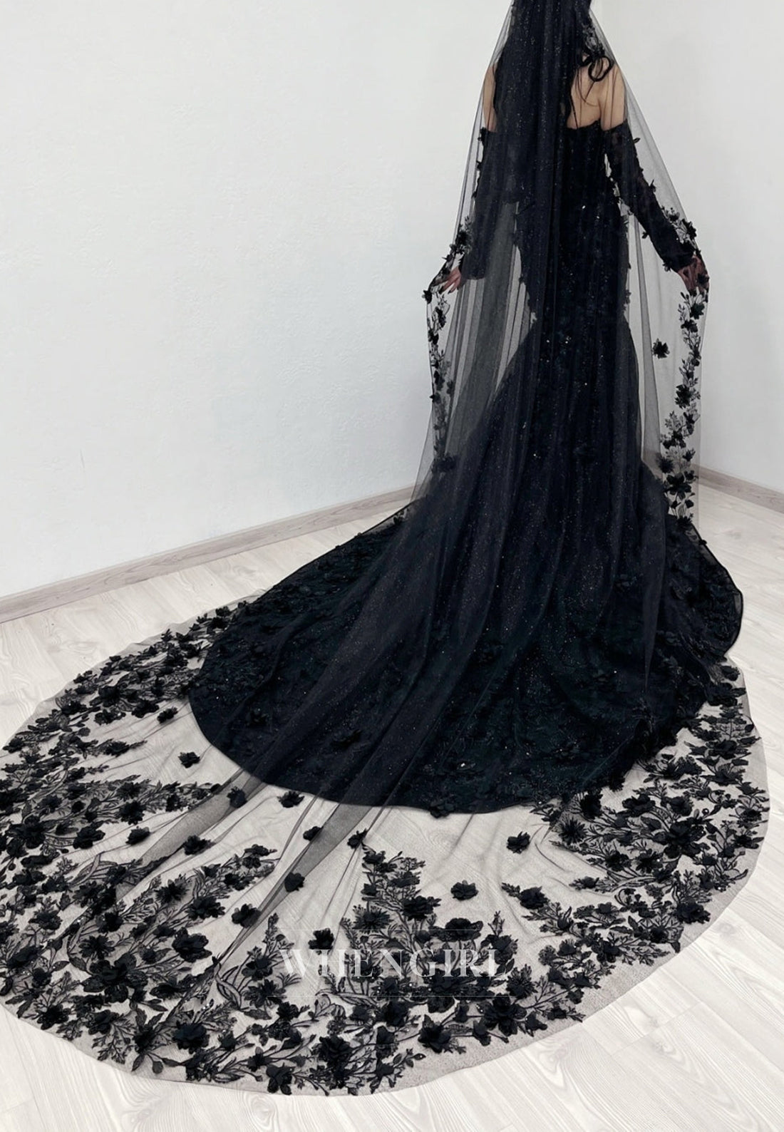 Black Appliqued Lace Sweetheart Long Sleeves Court Train Mermaid Wedding Dress