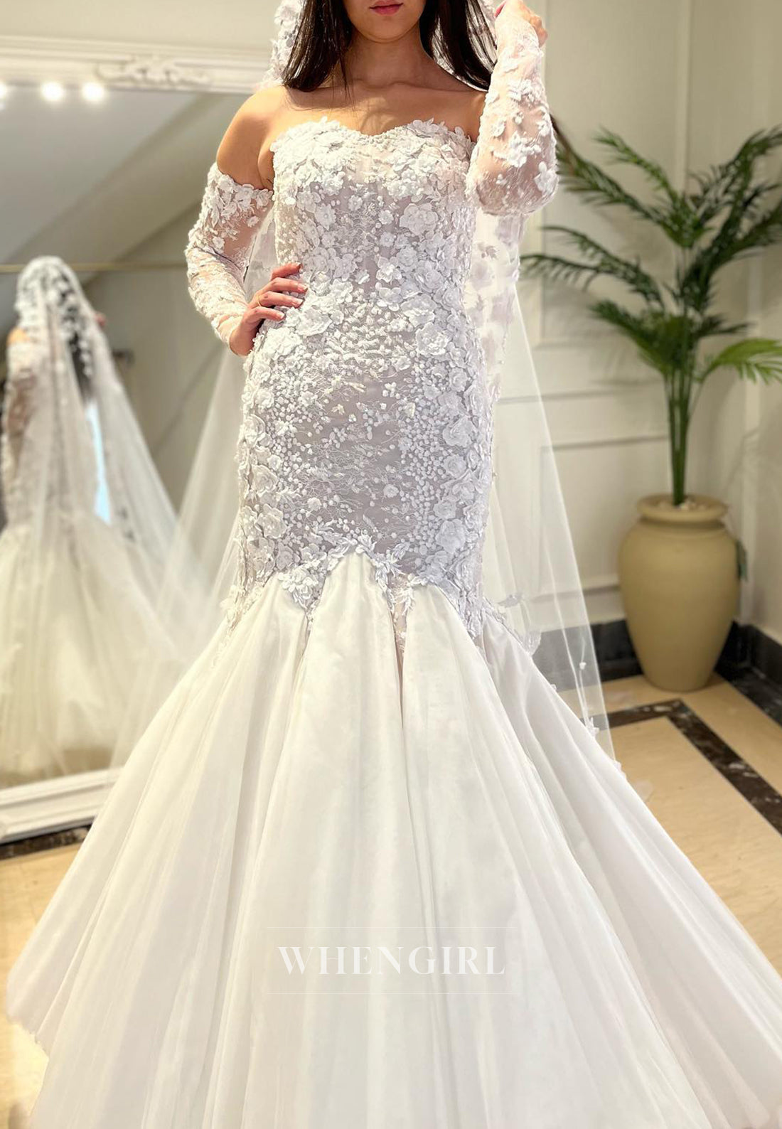 Sweetheart Appliqued Lace Long Sleeves Back Zipper Strapless Mermaid Wedding Dress