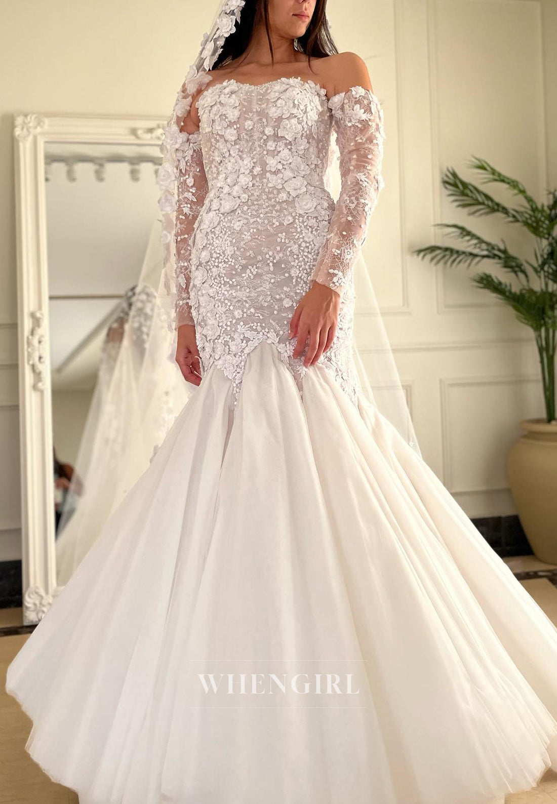 Sweetheart Appliqued Lace Long Sleeves Back Zipper Strapless Mermaid Wedding Dress