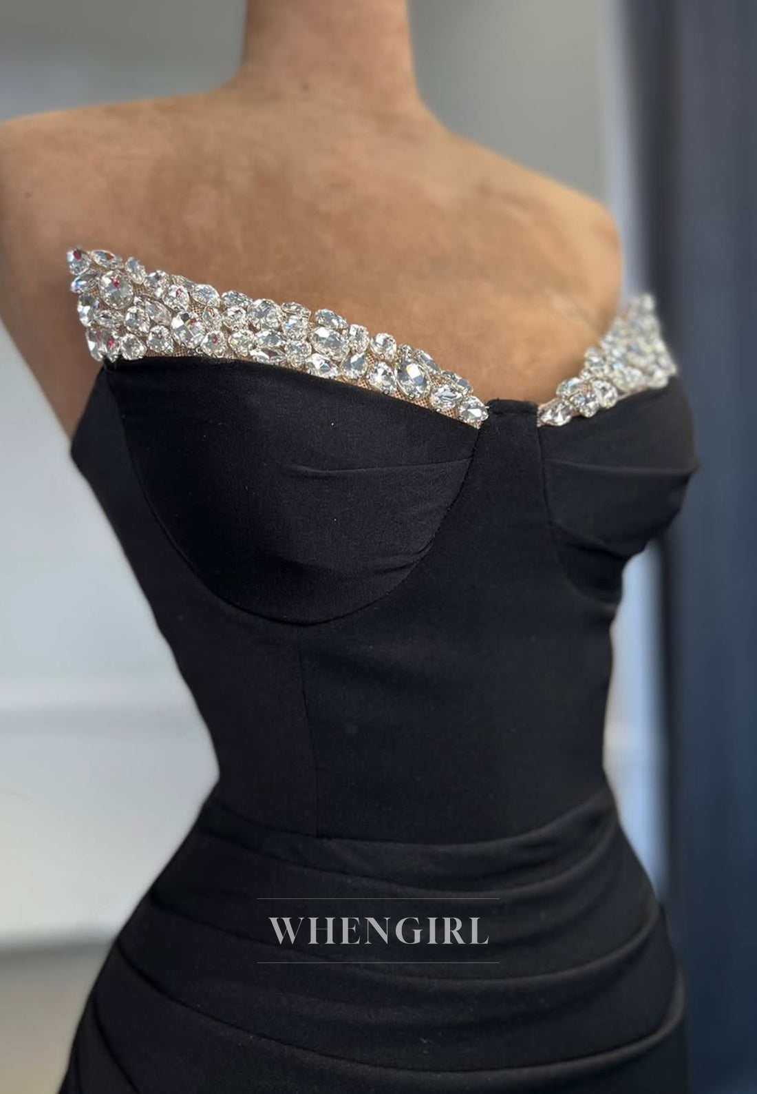 Gorgeous Strapless Sheath Formal Gown Sleeveless Pleats Satin Prom Dress with Beads