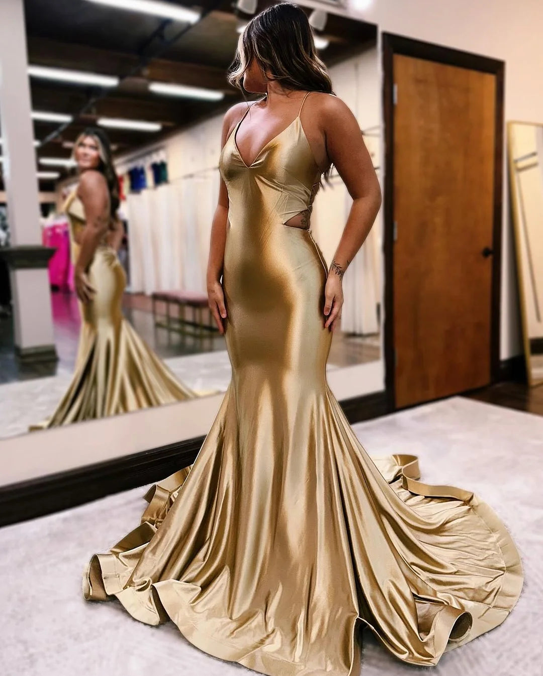 Glamorous Golden Prom Dress V Neck Mermaid Sleeveless Backless