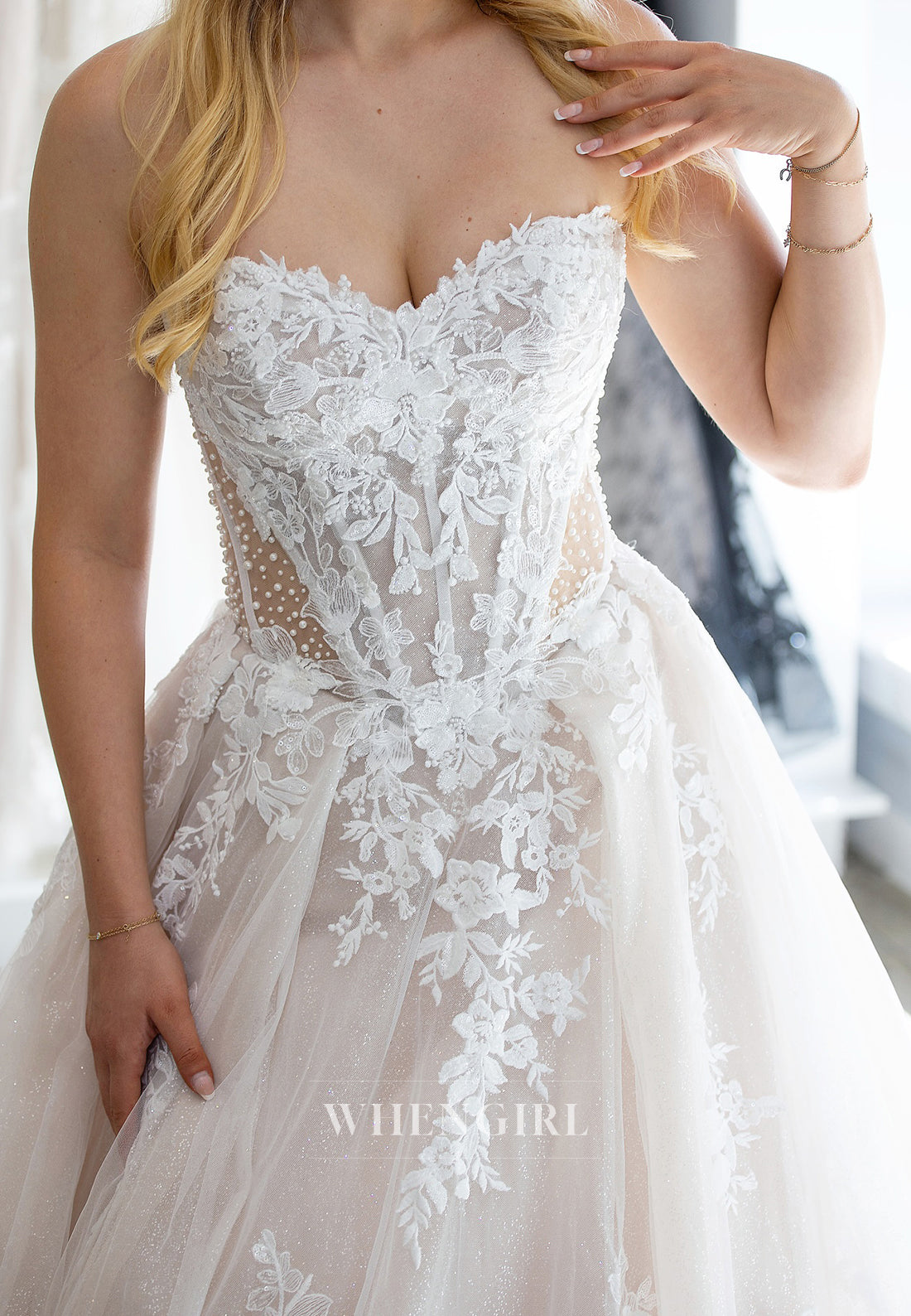 Sweetheart Pearl Beading Appliqued Saprkly A-Line Wedding Dress with Court Train Removable Sleeves