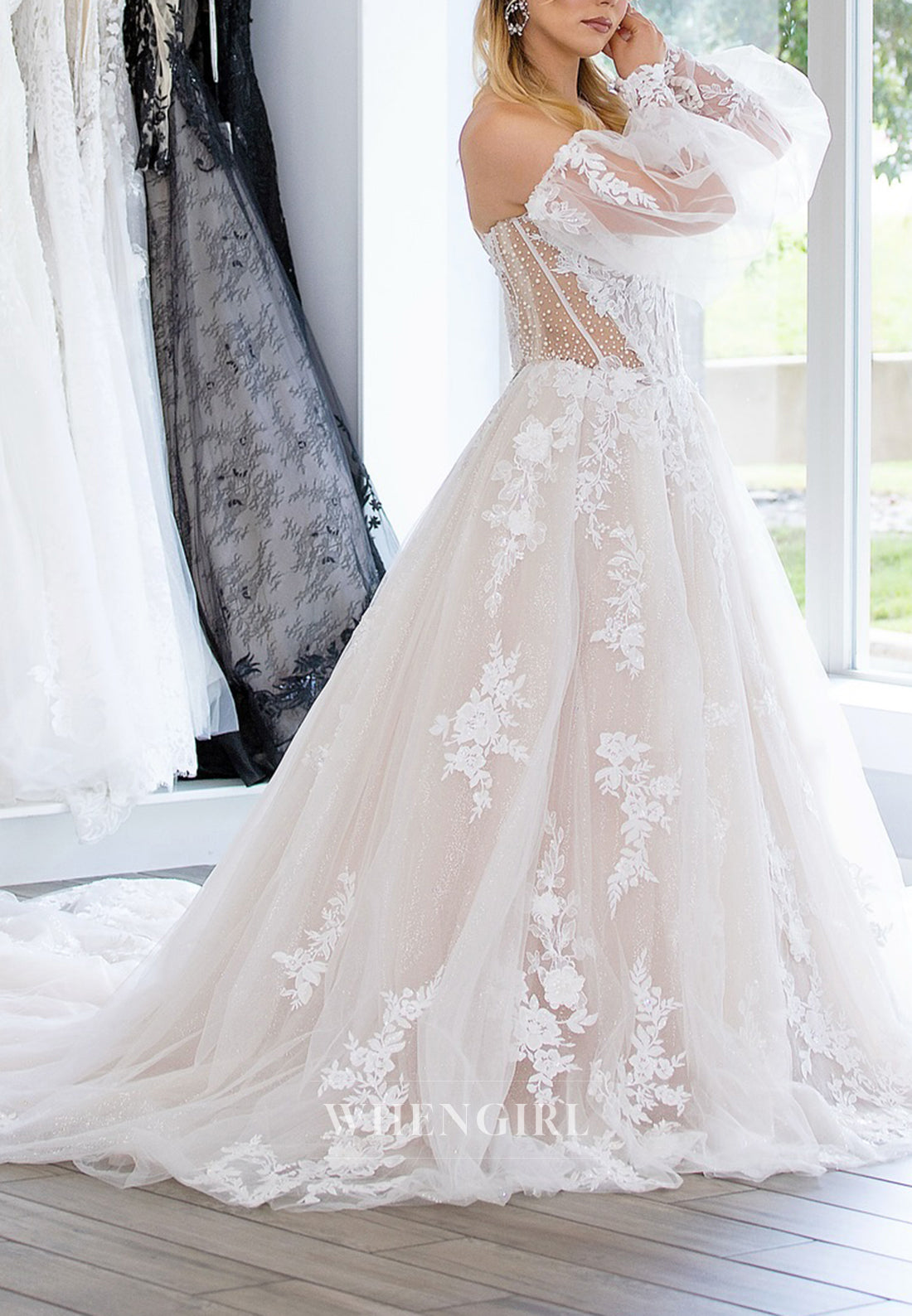 Sweetheart Pearl Beading Appliqued Saprkly A-Line Wedding Dress with Court Train Removable Sleeves