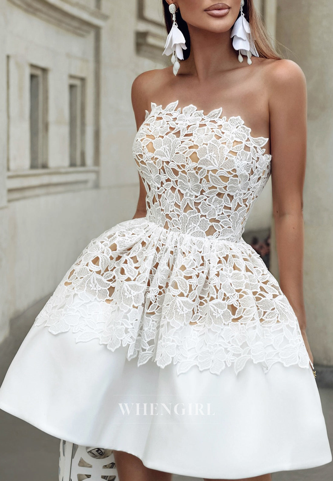A-Line Sleeveless Floral Lace Strapless Short Homecoming Dress
