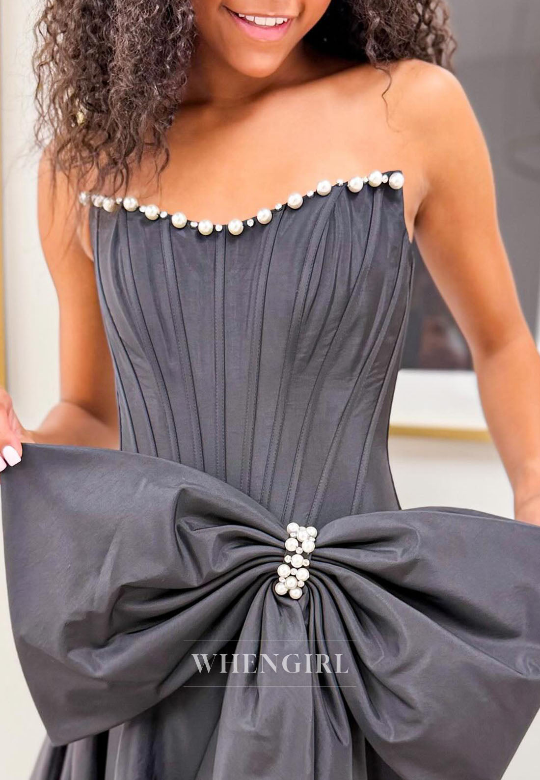 Black A-Line Bowknot Beaded Neckline Sleeveless Prom Dress