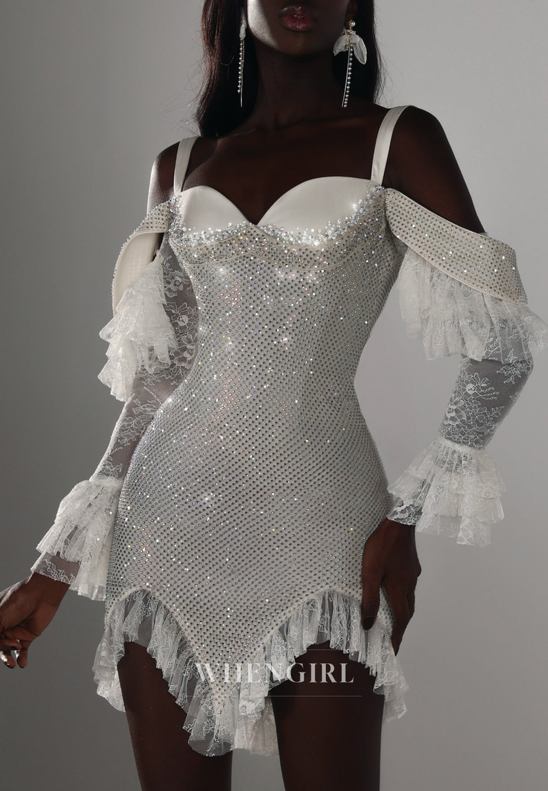 Sheath Sweetheart Embroidery Lace Long Sleeves Beaded Short Homecoming Dress