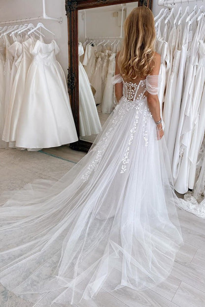 A-Line Sweetheart Tulle Appliques Wedding Dresses