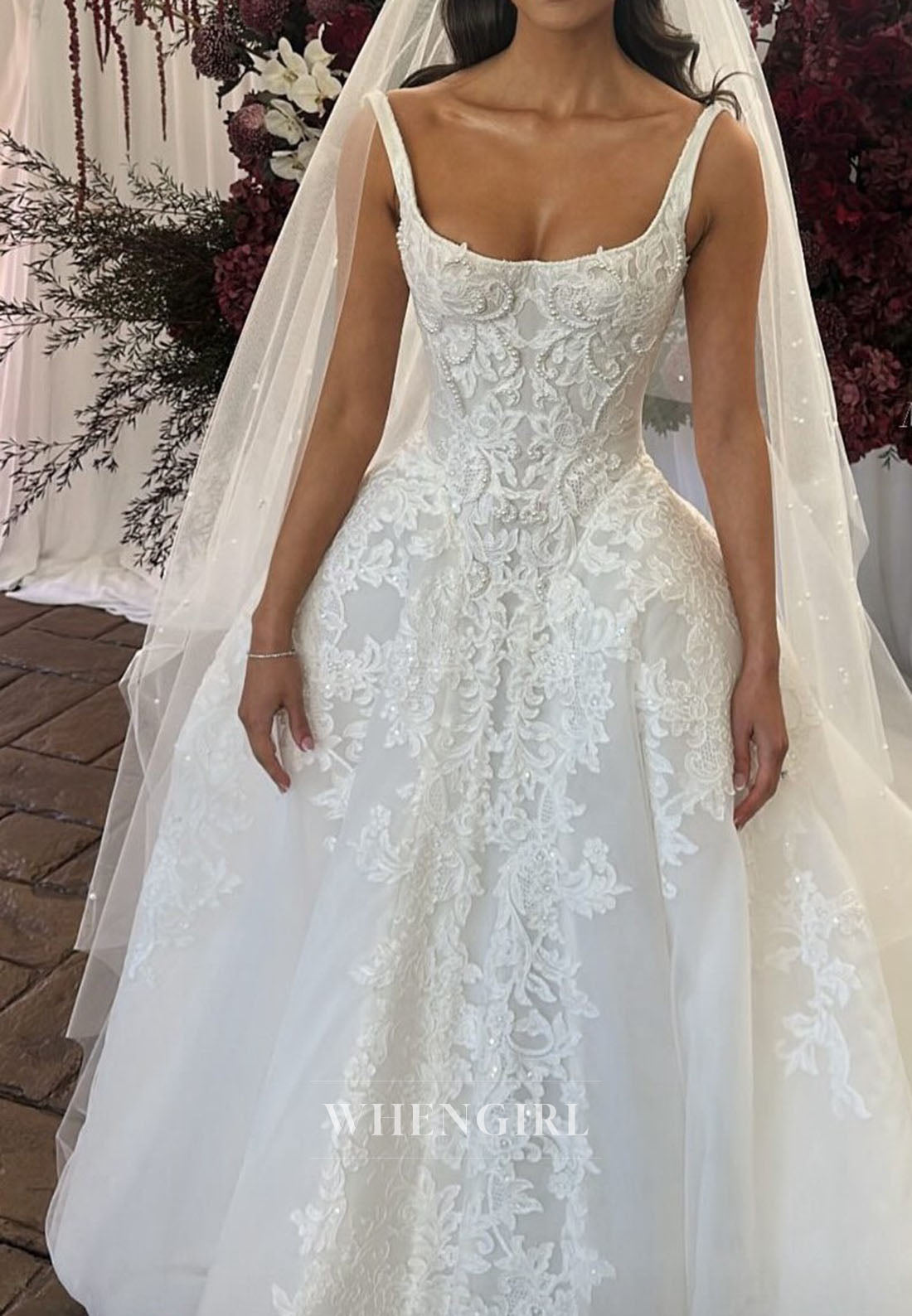 Sccop Neck Sleeveless Beaded Lace Ball Gown Wedding Dress