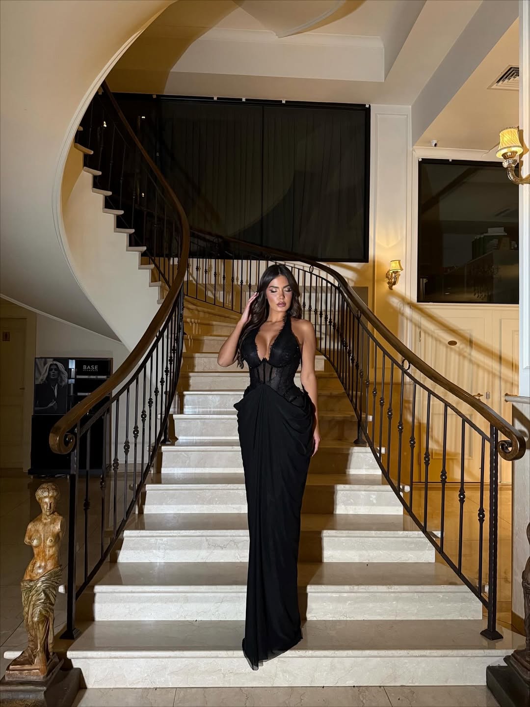 Halter Sexy Black Lace Sleeveless Floor Length Pleated Prom Dress