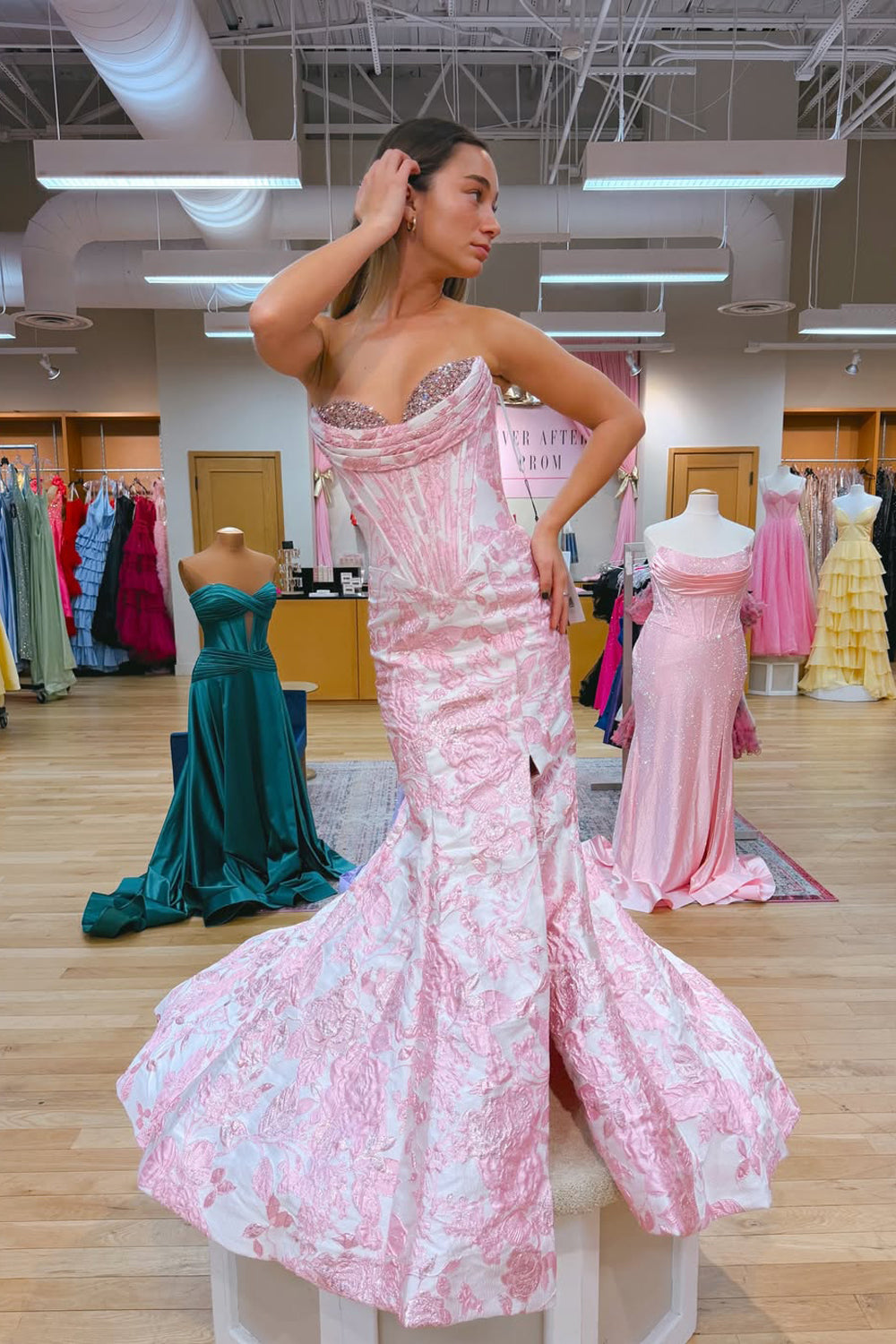 Gorgeous Mermaid Sweetheart Pink Jacquard Satin Prom Dress with Beading