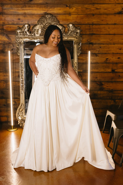 A-Line Scoop Neck Sleeveless Side Slit Lace up Wedding Dress