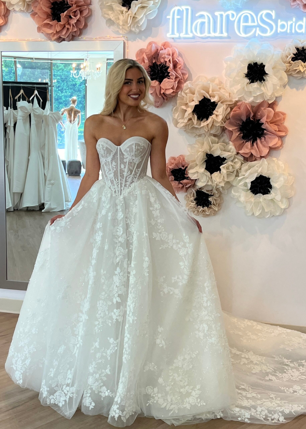 A-Line Strapless Sweetheart Lace Ball Gown Wedding Dress