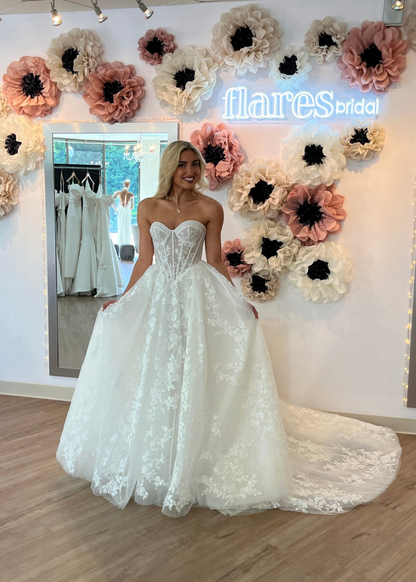 A-Line Strapless Sweetheart Lace Ball Gown Wedding Dress