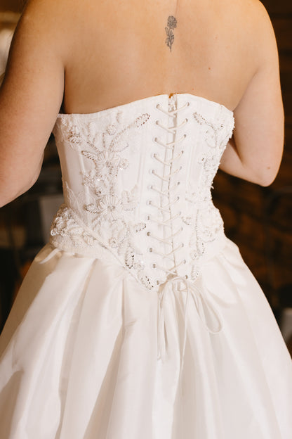 A-Line Scoop Neck Sleeveless Side Slit Lace up Wedding Dress