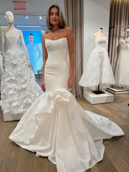 Mermaid Strapless Ruched Court Train Wedding Dress