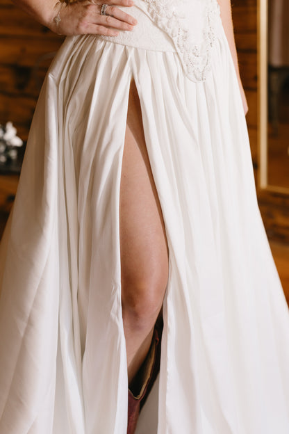 A-Line Scoop Neck Sleeveless Side Slit Lace up Wedding Dress