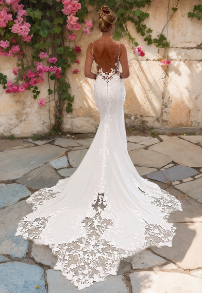 Spaghetti Straps Mermaid Wedding Dress Sleeveless Appliques Satin Bridal Gowns with Court Train