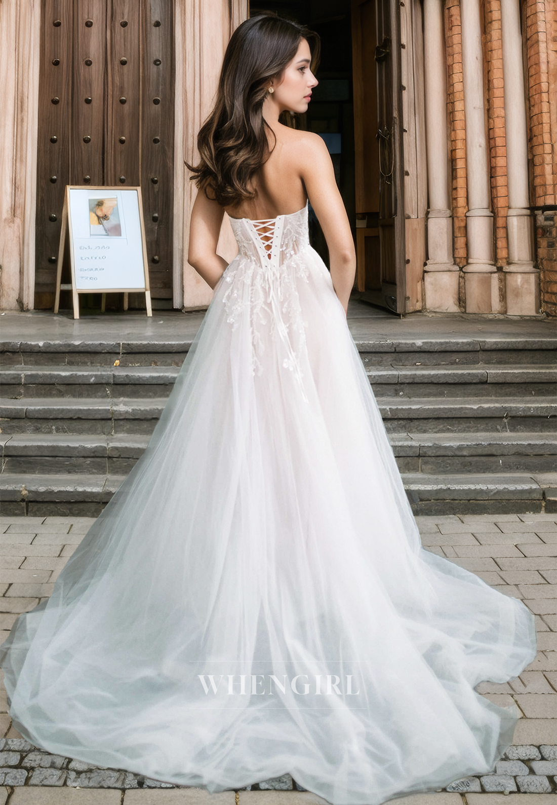 Elegant A-Line Spaghetti Straps Sweetheaert Appliques Beaded Lace Wedding Dress with Train
