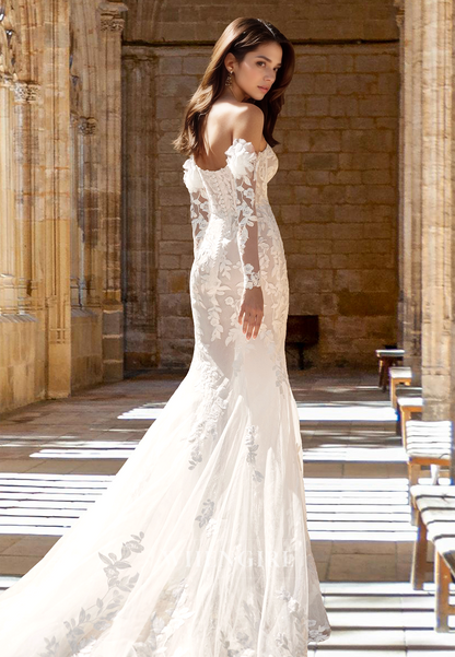 Romantic Sweetheart Long Sleeves Mermaid Floral Lace Beach Wedding Dress with Appliques