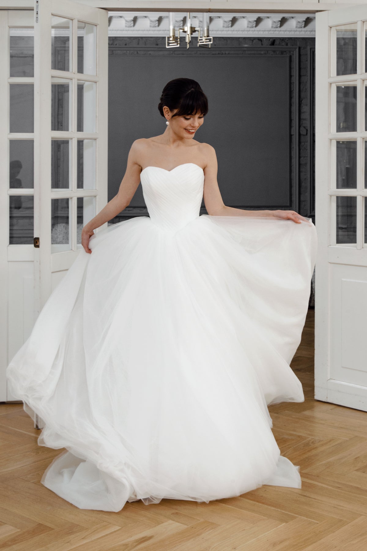 Sweetheart Wedding Dress with Flowing Tulle Skirt
