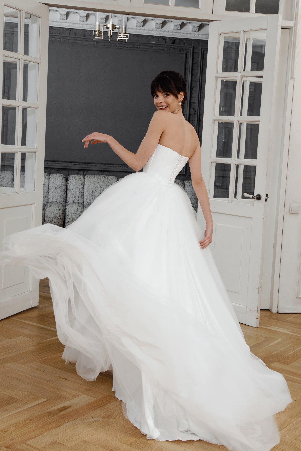 Sweetheart Wedding Dress with Flowing Tulle Skirt