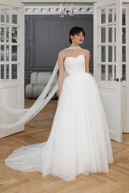 Sweetheart Wedding Dress with Flowing Tulle Skirt