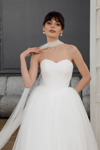 Sweetheart Wedding Dress with Flowing Tulle Skirt