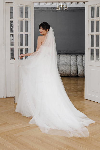 Sweetheart Wedding Dress with Flowing Tulle Skirt