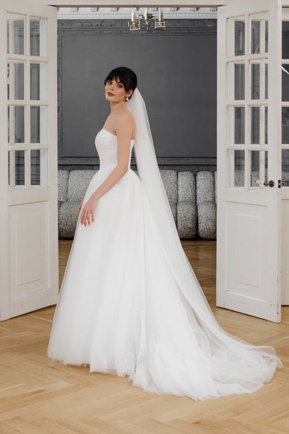 Sweetheart Wedding Dress with Flowing Tulle Skirt