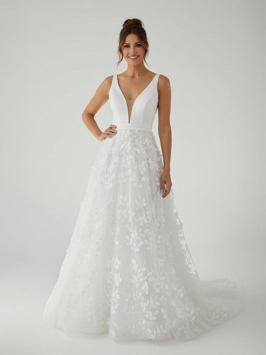 A Line White Tulle Lace Sleeveless Flowers Wedding Dresses