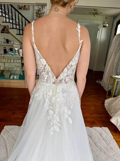 A-Line Appliqued V Back Sleeveless Wedding Dress
