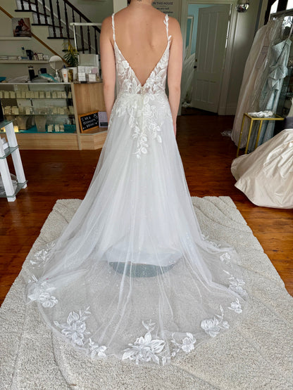 A-Line Appliqued V Back Sleeveless Wedding Dress