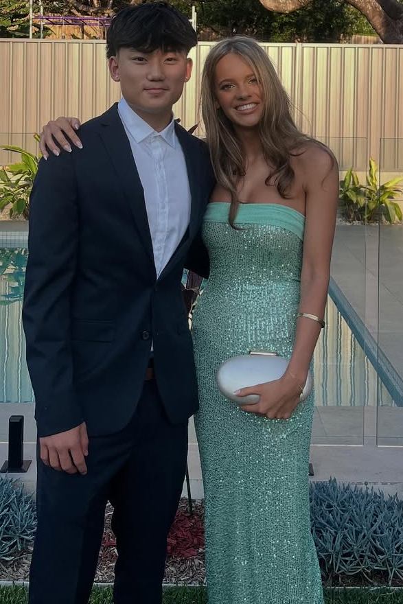 Chic Strapless Scoop Neck Sequined Sheath Long Prom Dress