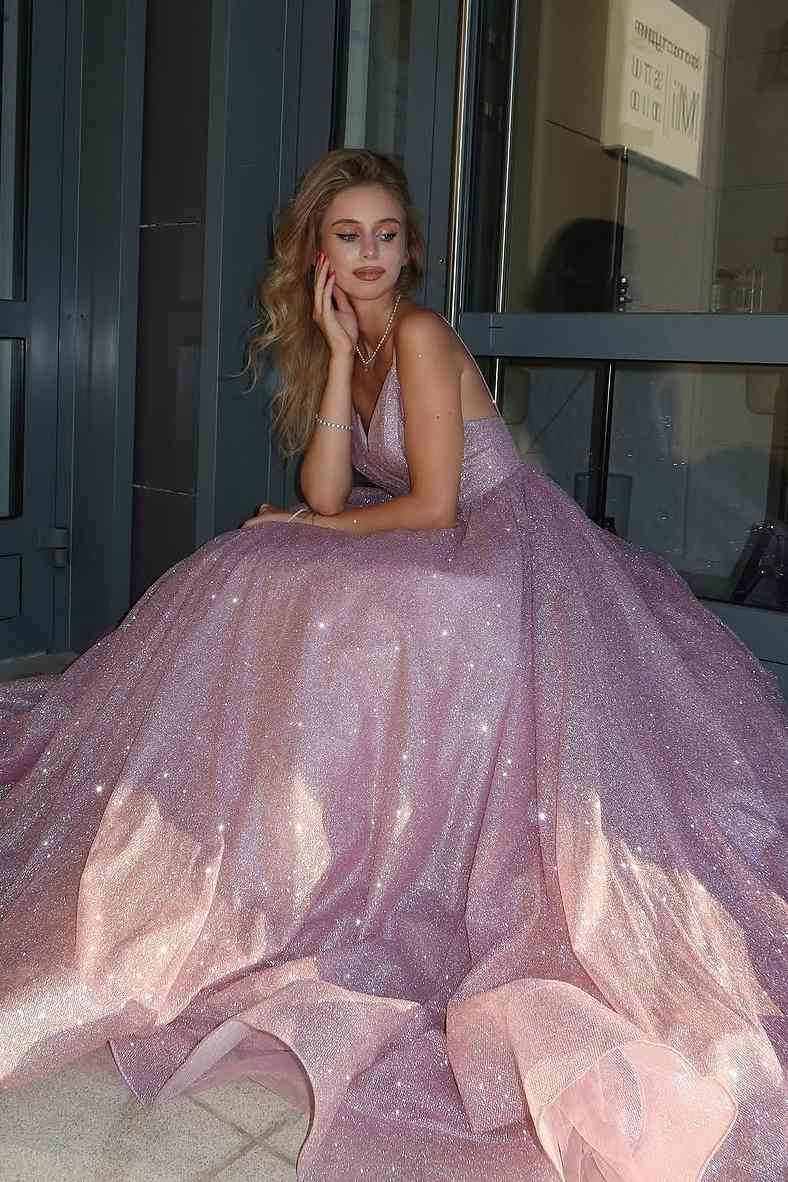 Stunning A-Line Spaghetti Straps V-Neck Pleats Glitter Prom Dress