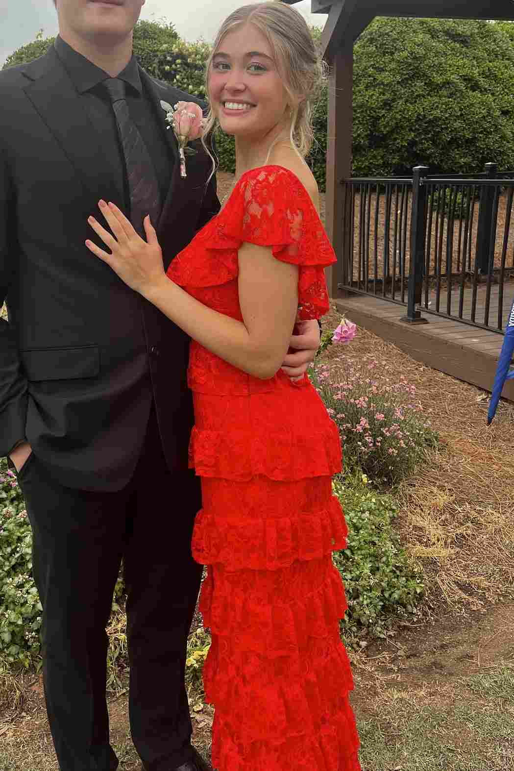 Elegant V-Neck Straps Ruffles Lace Sleeveless Long Prom Dress