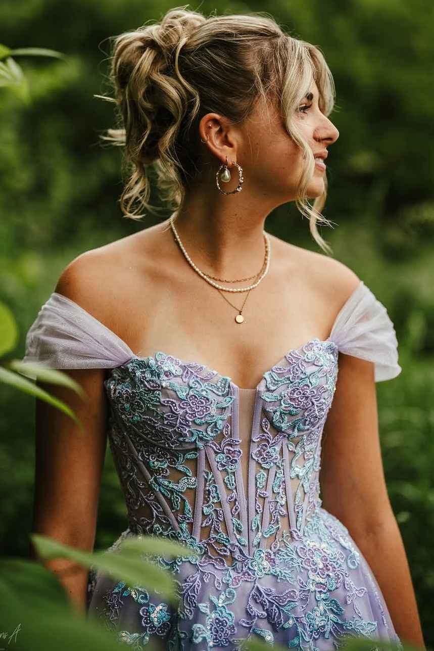 Off-Shoulder Illusion Lace Appliques Empire-Waist Tulle Long Prom Dress