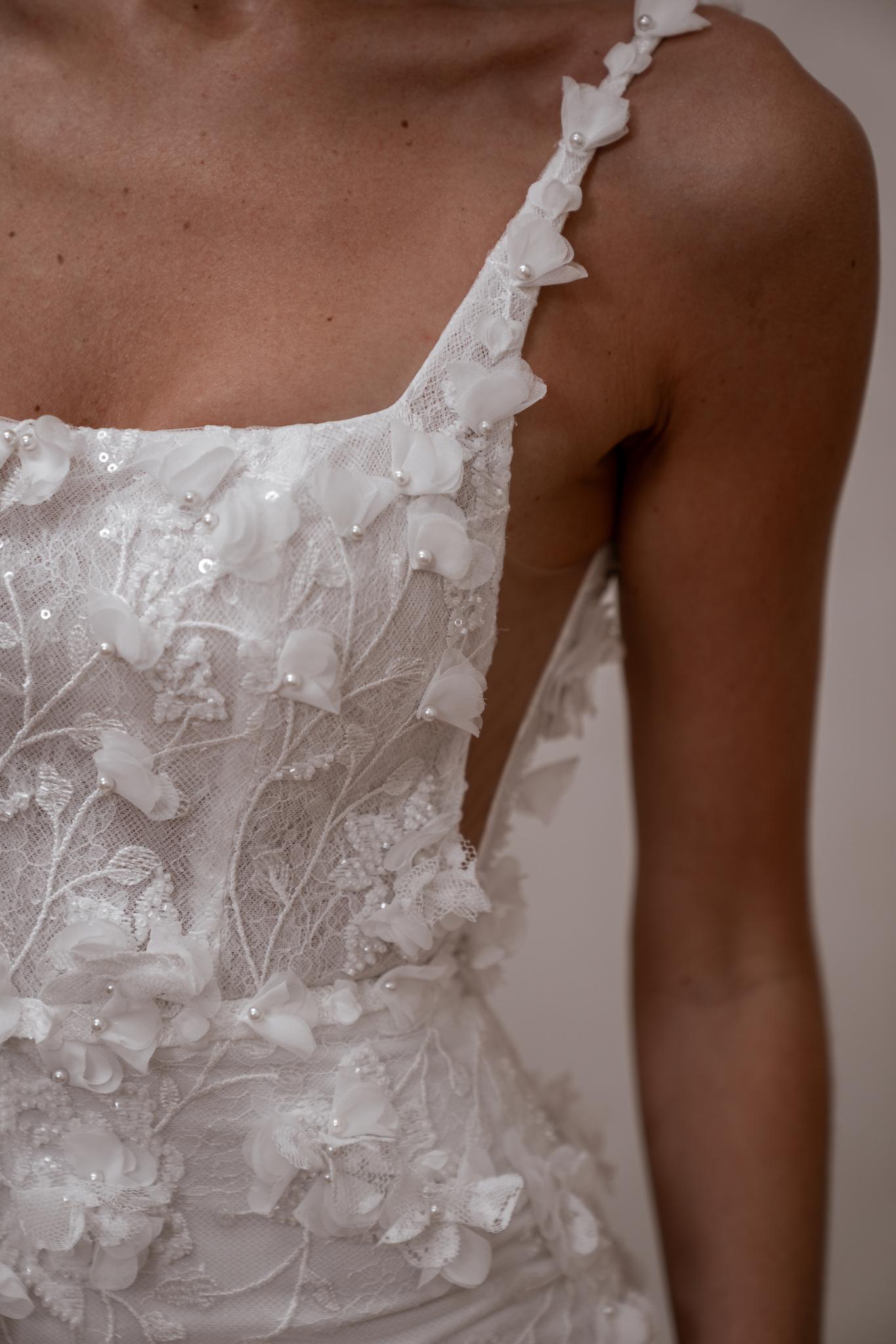 Floral Square Neck Sleeveless Backless Trumpet Wedding Dress