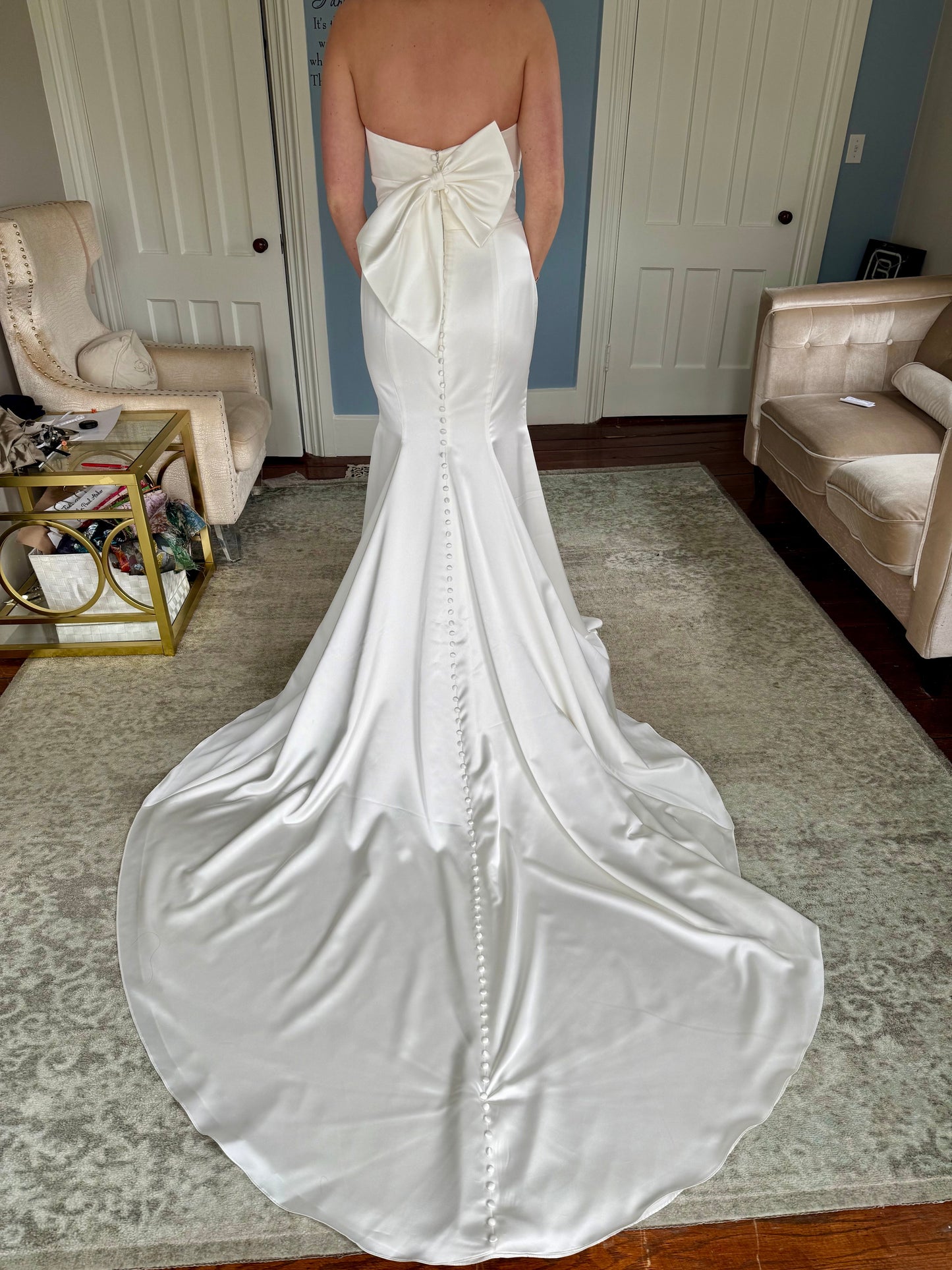 V Neck Satin Sleeveless Trumpet Wedding Dress