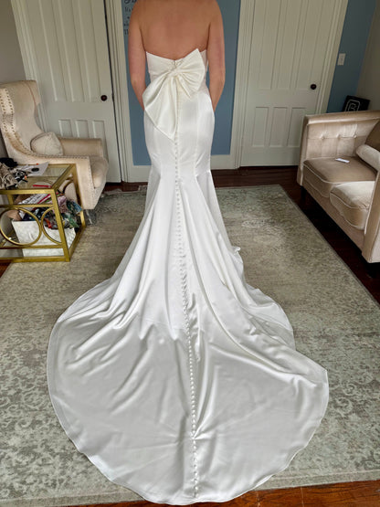 V Neck Satin Sleeveless Trumpet Wedding Dress