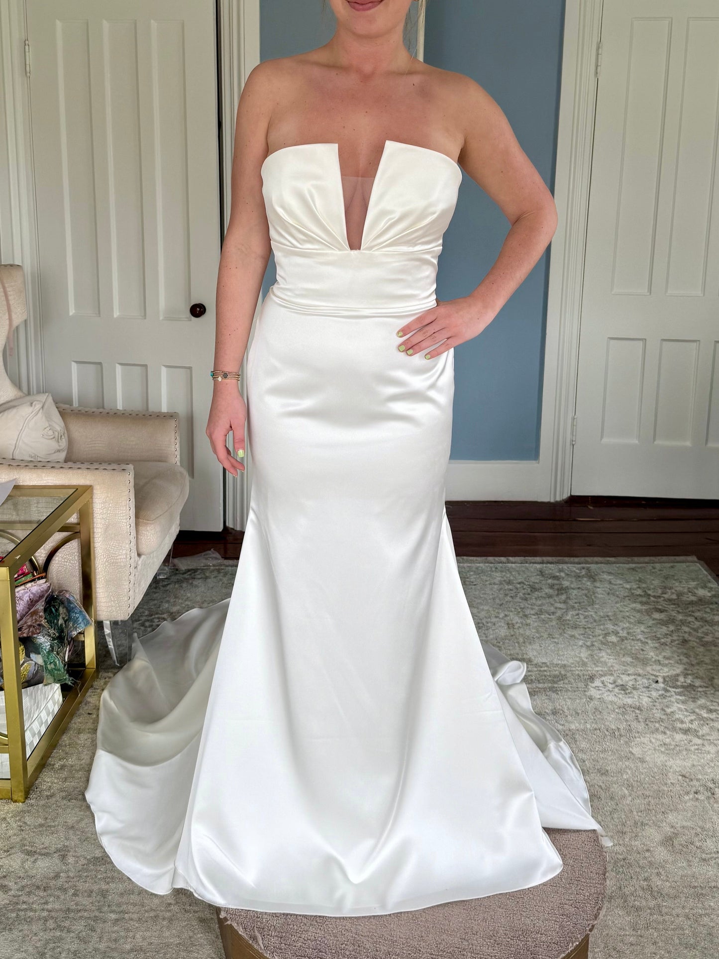 V Neck Satin Sleeveless Trumpet Wedding Dress