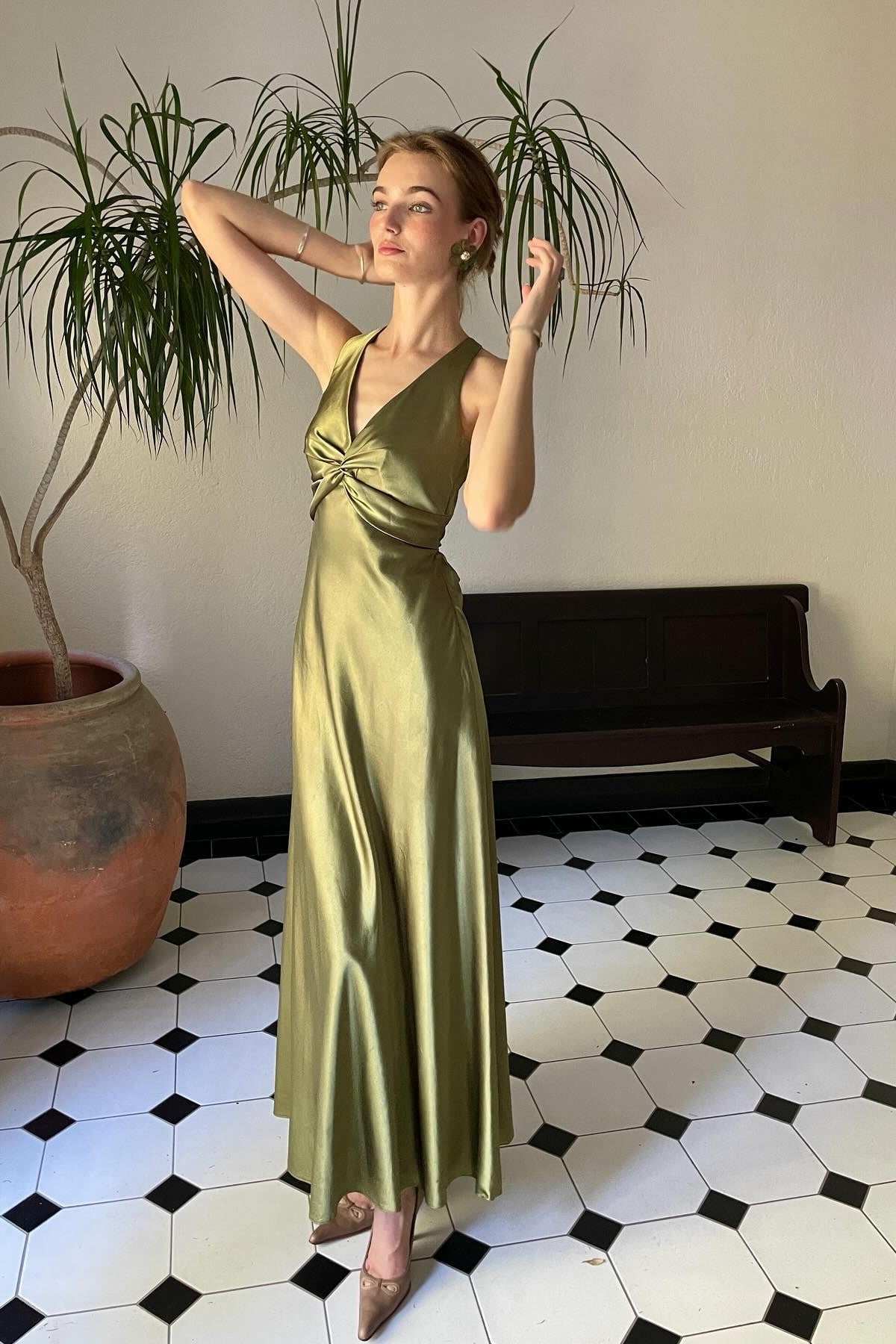 Elegant Meriamd Satin V Neck Prom Dress with Ruched Bodice