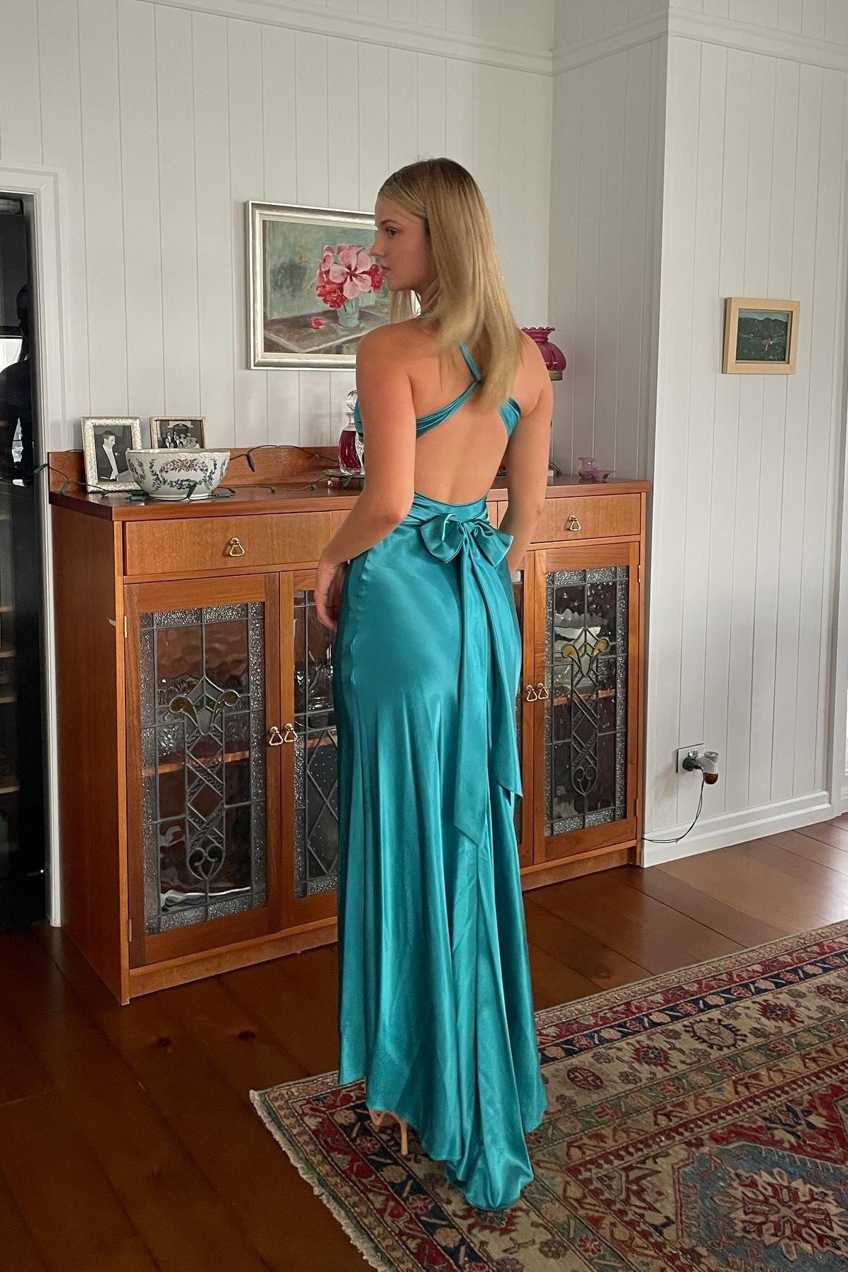 Elegant Meriamd Satin V Neck Prom Dress with Ruched Bodice